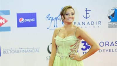 بشرى ترقص على أغنية 