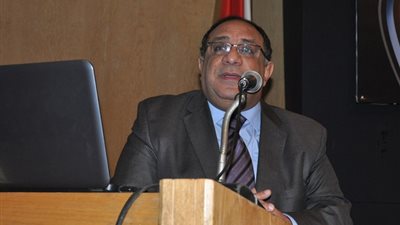 رئيس جامعة حلوان: «النساء قادمات والبنت المصرية جدعة»