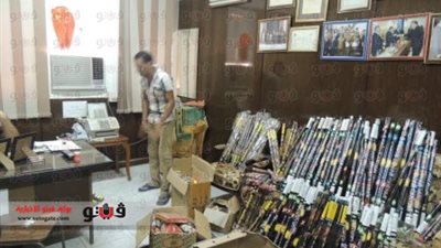 بالصور.. ضبط 730 ألف صاروخ قبل طرحها بالأسواق بالفيوم