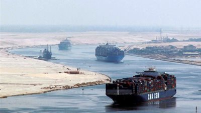 35 سفينة تعبر قناة السويس بحمولات 2.7 مليون طن