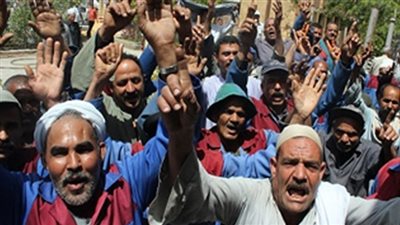 عمال النظافة بقنا: «مهددون بالطرد بسبب عدم وجود أبواب للتعيين»