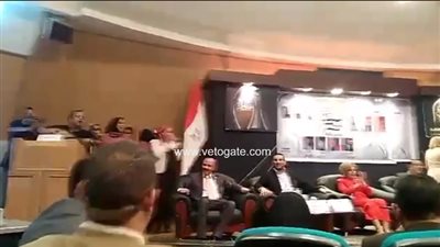 طلاب حلوان يهتفون «بحلف بسماها وبترابها» بحضور مشيرة خطاب (فيديو)