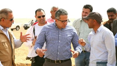 وزير الآثار يتفقد أعمال حفائر بعثة جامعة القاهرة (صور)