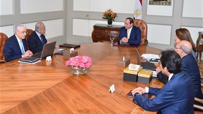 وزيرا التضامن والزراعة يعرضان للسيسي ضمان الوجبات المدرسية