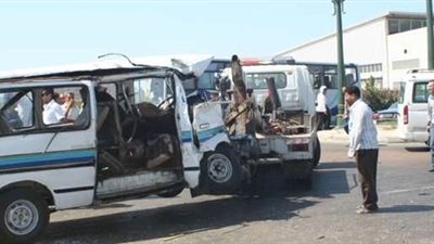 مصرع وإصابة 5 في تصادم سيارة و