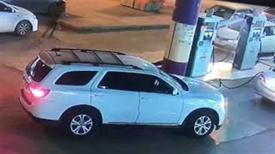 لحظة سرقة 4 مراهقين سوبر ماركت وسحل عامل (فيديو)