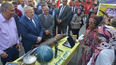 جولة تفقدية لرئيس جامعة القاهرة بأول أيام الدراسة (فيديو وصور)