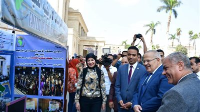 رئيس جامعة القاهرة يبدأ العام الدراسي الجديد بتفقد المعرض الدائم