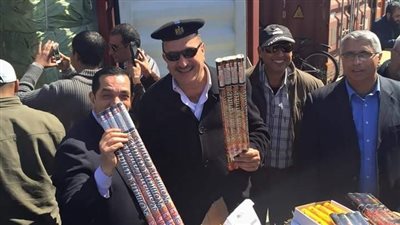 ضبط شماريخ وألعاب نارية داخل حاوية بميناء بورسعيد