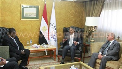 وزير النقل يبحث سبل التعاون مع نظيره السوداني
