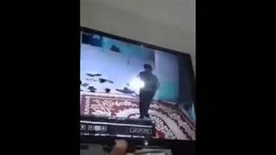 بالفيديو.. لحظة تفجير أحد عناصر «داعش» نفسه داخل مسجد بالعراق