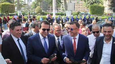 وزير التعليم العالي يشهد مراسم تحية العلم بجامعة عين شمس