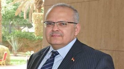 رئيس جامعة القاهرة يجتمع بعمداء الكليات