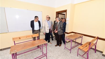 وزير الإسكان يفتتح مدرسة الفيوم الجديدة للتعليم الأساسى