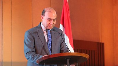 مميش: 11% من حجم التجارة العالمي يمر عبر قناة السويس (صور)