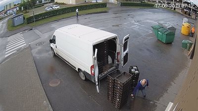 ثعلب يخدع خبازا ويسرقه (فيديو وصور)