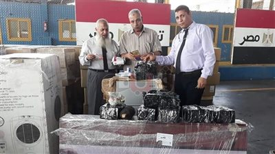 ضبط محاولة تهريب أدوية داخل ثلاجة بمطار القاهرة (صور)