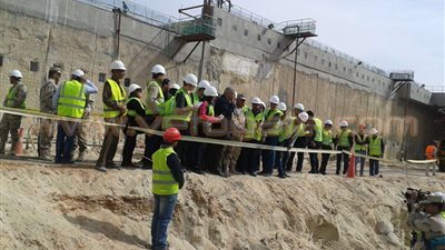 بالصور.. «محلب» يتفقد عددا من المشروعات التنموية بالإسماعيلية