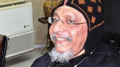 مئات الأقباط يستقبلون جثمان أسقف كنائس الوادي الجديد