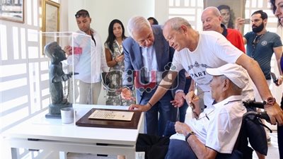 فعاليات اليوم الثاني من مهرجان الجونة.. آل ساويرس يفتتحون معرض إحسان عبد القدوس.. «فيس بوك» يوقع شراكة مع المهرجان.. إشادات عالمية بالتنظيم.. و«لما بنتولد» يختتم الفعاليات