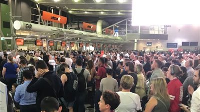 فوضى عارمة بمطار سيدني الدولي بسبب تأخر رحلات الركاب (فيديو وصور)