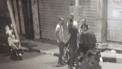 عمرو أديب يعرض فيديو لشباب يتقاضون أموالا للمشاركة في المظاهرات