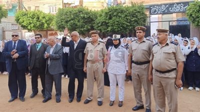 قيادات الشرطة والأجهزة التنفيذية بصحبة أبناء الشهداء في أول يوم دراسي