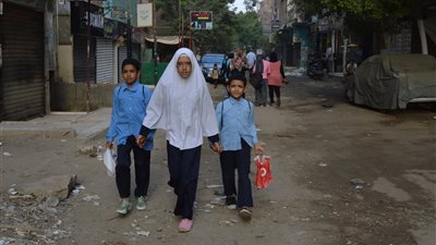 الأمهات كعب داير مع أبنائهن في بداية العام الدراسي (صور)