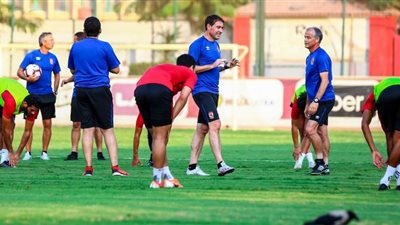 فايلر يحاضر لاعبي الأهلي استعدادا لمواجهة سموحة
