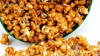 طريقة إعداد الفشار المكرمل بطريقة نجلاء الشرشابي