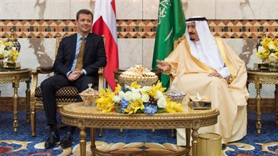 العاهل السعودي يبحث العلاقات الثنائية مع ولي عهد الدنمارك