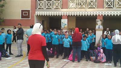 أغاني وطنية واستعراضات وهدايا رمزية في أول يوم دراسي ببورسعيد (صور)