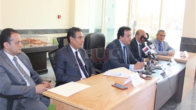 وزير التعليم العالي يفتتح الجامعة التكنولوجية بالقاهرة الجديدة (صور)