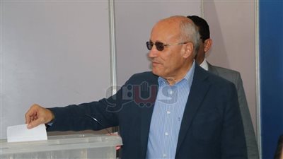 وزير الإنتاج الحربي يدلي بصوته في انتخابات المهندسين بالاستاد