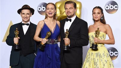 بالفيديو والصور.. القائمة الكاملة للفائزين بجوائز الأوسكار.. «دي كابريو» يقتنص لقب أفضل ممثل.. «بري لارسون» تتفوق على كيت بلانشت وجينفرلورانس.. فيلم «Spotlight» في الصدار