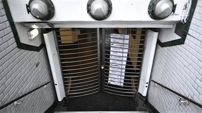 إغلاق محطات المترو المؤدية للشانزلزيه بسبب احتجاجات باريس (فيديو)