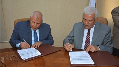 بروتوكول لاستصلاح 3 آلاف فدان بالوادي الجديد (صور)