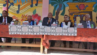 محافظ الوادي الجديد يعلن تخفيض سعر زي المعلمين 20%