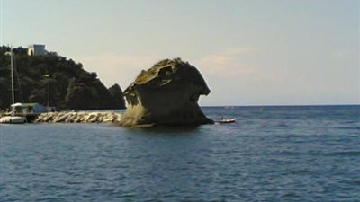 ثري من نيوزيلندا يشتري جزيرة إيطالية