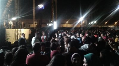 توافد جمهور الإسكندرية لحضور حفل محمد حماقي (صور)