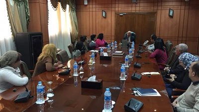 محافظ بورسعيد يصرف مكافأة لفرقة الفنون باليوم المصري الإندونيسي