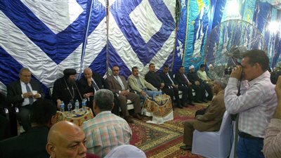 محافظ الوادي الجديد يشارك في عزاء الأنبا بقطر (صور)