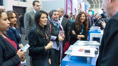 نشاط مكثف لـ«المشاط» في بورصة السفر الدولية ببرلين.. تلتقي بممثلي البنك الدولي.. تبحث تعزيز التعاون مع شركات الطيران الألمانية.. وتطالب بتخفيض الضريبة المفروضة على السائحين الألمان الزائرين 