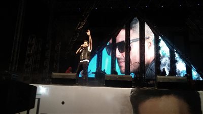 حماقي يشعل حماس جماهير الإسكندرية (صور)