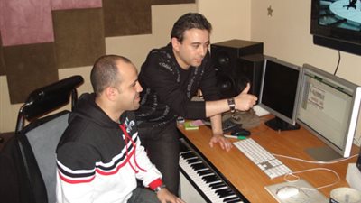 أحمد عادل يوزع أغنيتين لخالد سليم