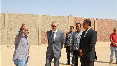 محافظ قنا يتفقد مجمع المرور والصناعات الصغيرة والمتوسطة (صور)