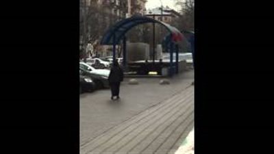 بالفيديو.. امرأة تذبح طفلا وتسير برأسه في محطة مترو موسكو