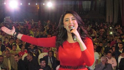 أية عبد الله تدعم السيسي على أنغام «يا حبيبتي يا مصر» (صور)