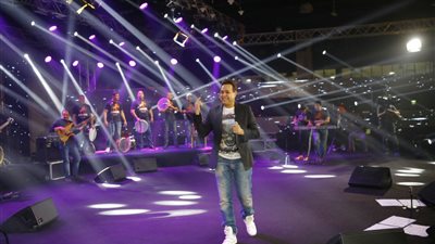 20 ألف يحضرون حفل حكيم بالكويت (صور)