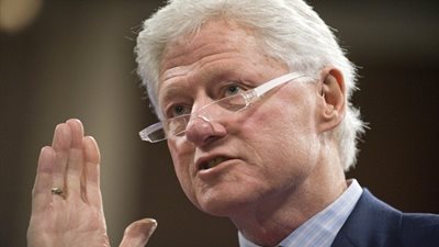 كلينتون ينعى باحثين في «الإيدز» كانوا على متن الطائرة الماليزية